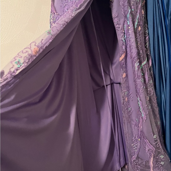 Size 2 lavender prom gown never worn - Picture 7 of 7